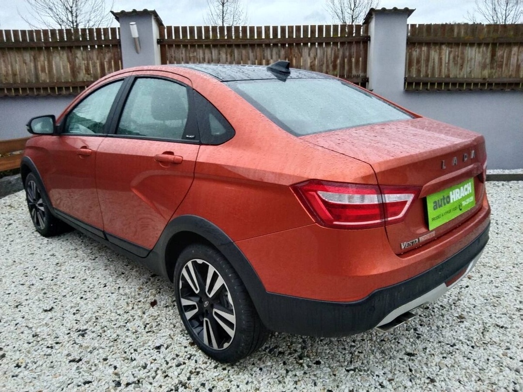 Lada Vesta Cross Sedan – NOVÝ VŮZ