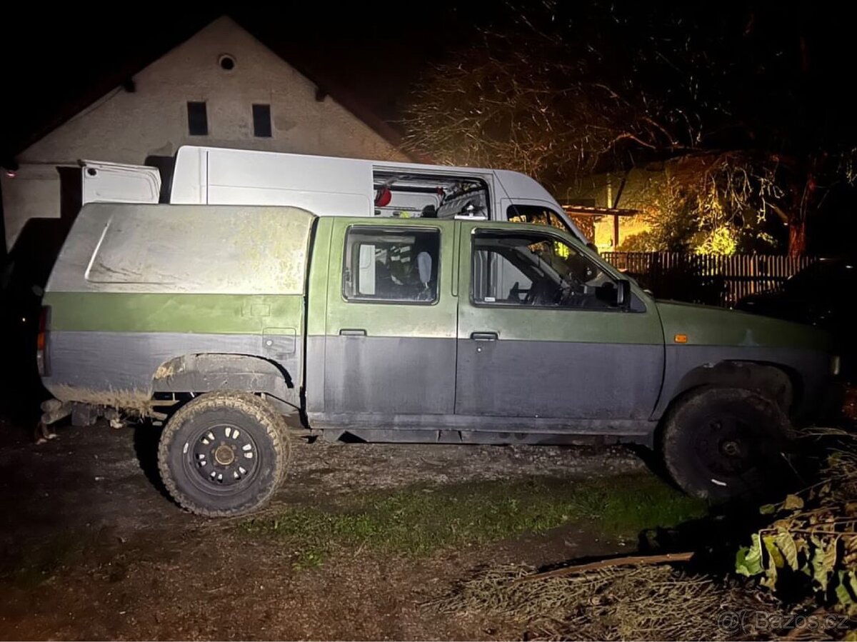 Nissan d21 double cab hardtop