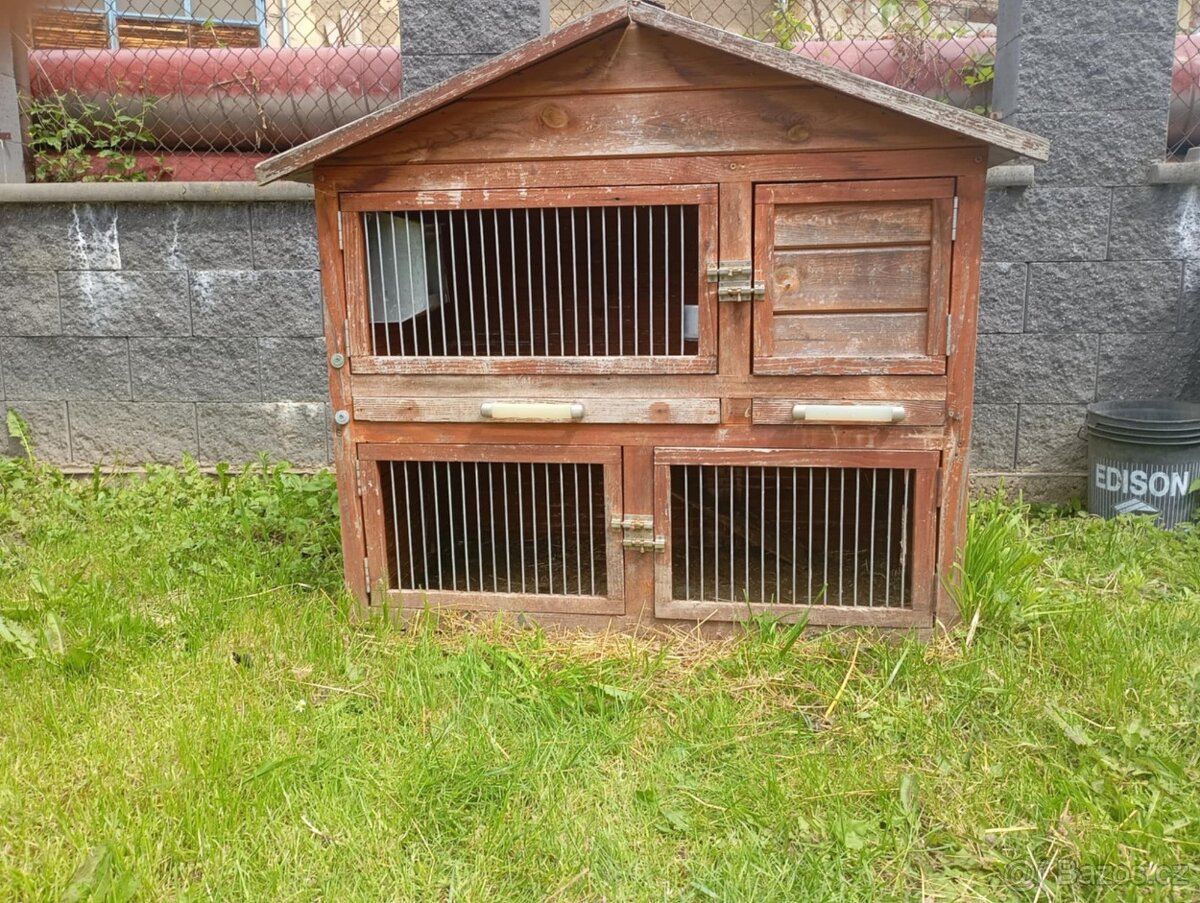 Domeček pro králíka, nebo morče.