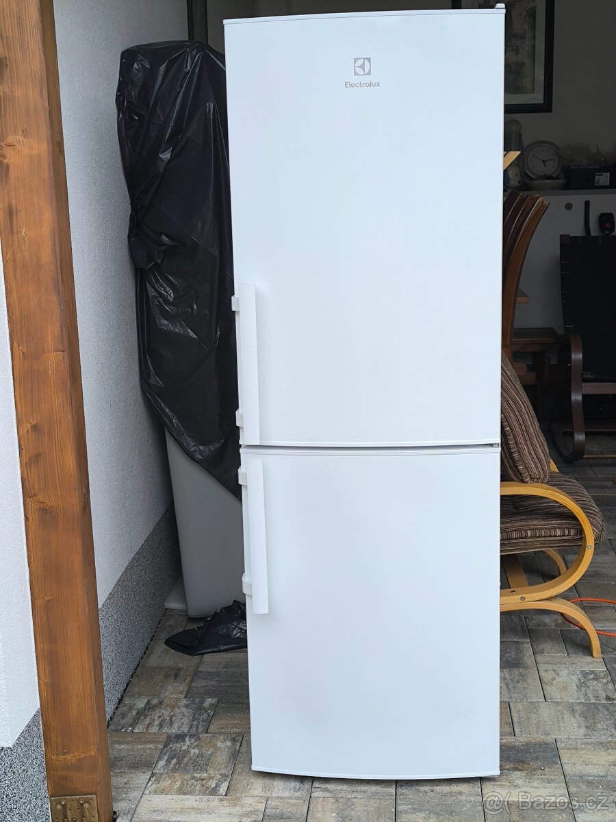 Lednice s mrazákem Electrolux EN3201MOW