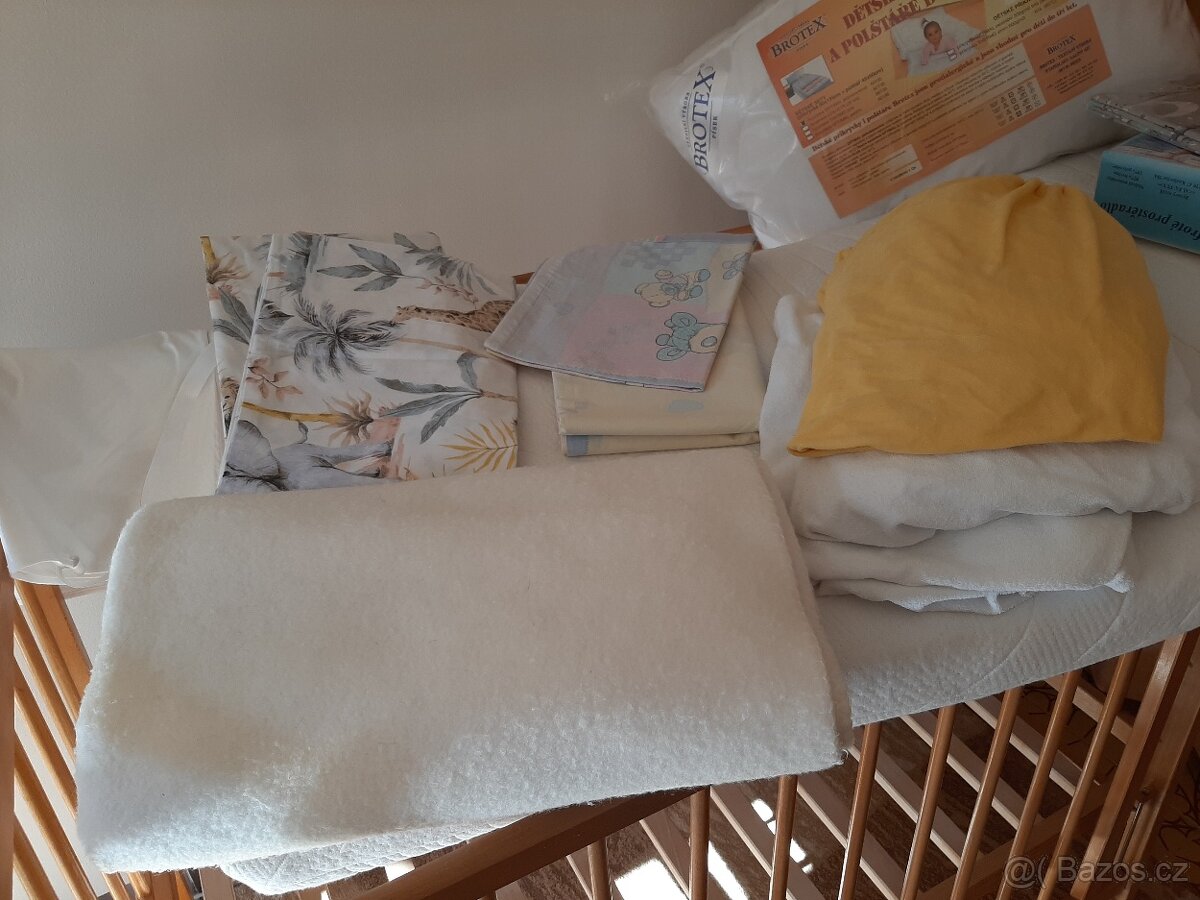 Dětská postýlka s novým vybavením