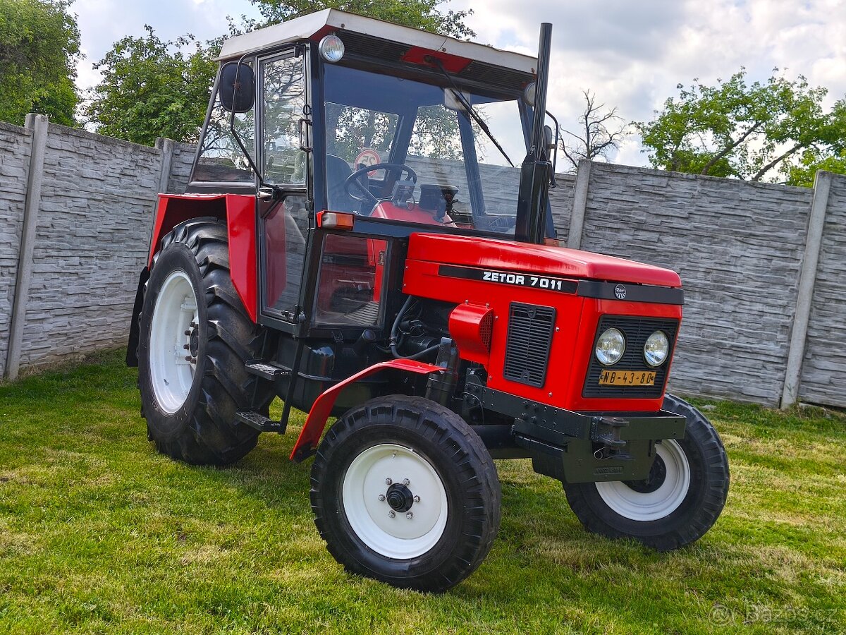Traktor Zetor 7011 s TP, SPZ a platnou STK