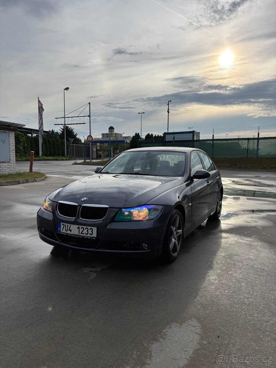 BMW E90 2 d nafta 2007