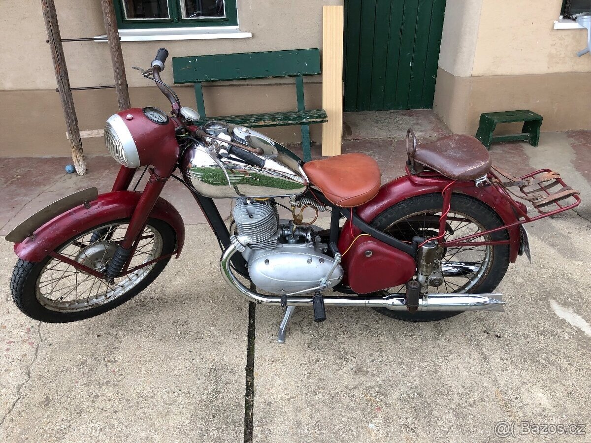 Ogar 350 typ 12, pérák 350 r.v. 1948 - výrobní číslo 132