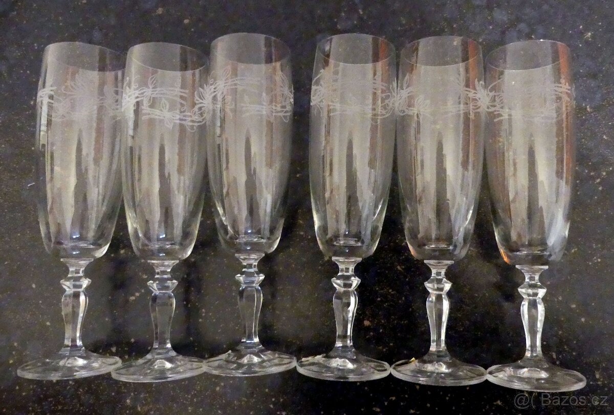 Sada 6 leptaných šampusek ze sklárny Lednické rovne