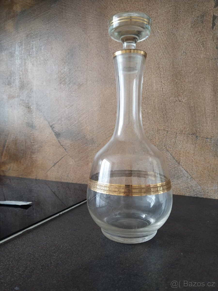 Starožitná karafa a 4 ks sklenice
