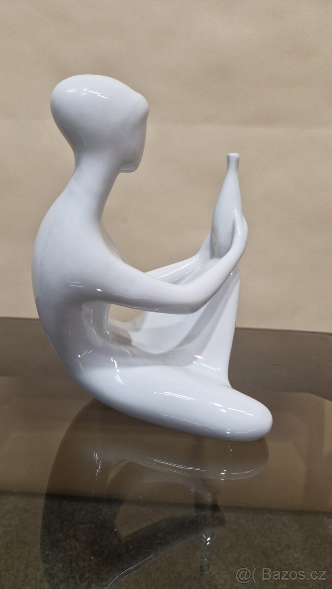 DÍVKA S VÁZOU J. FOREJTOVÁ (ROYAL DUX)