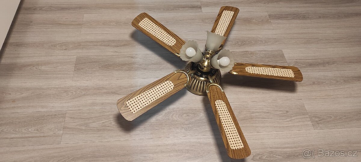 Lustr s větrákem