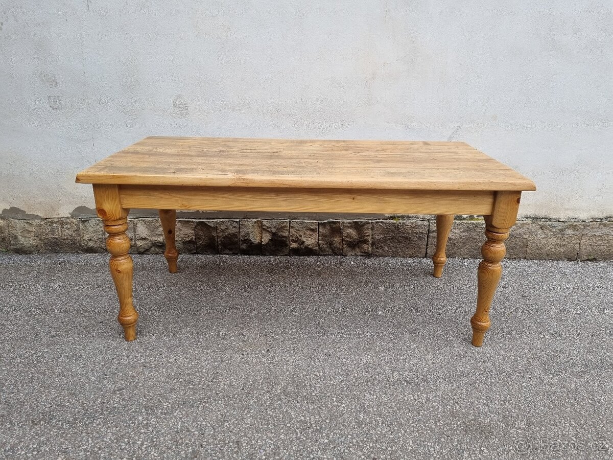 NÁDHERNÝ SOUSTRŮŽENÝ STŮL-STARÁ TVRDÁ DESKA