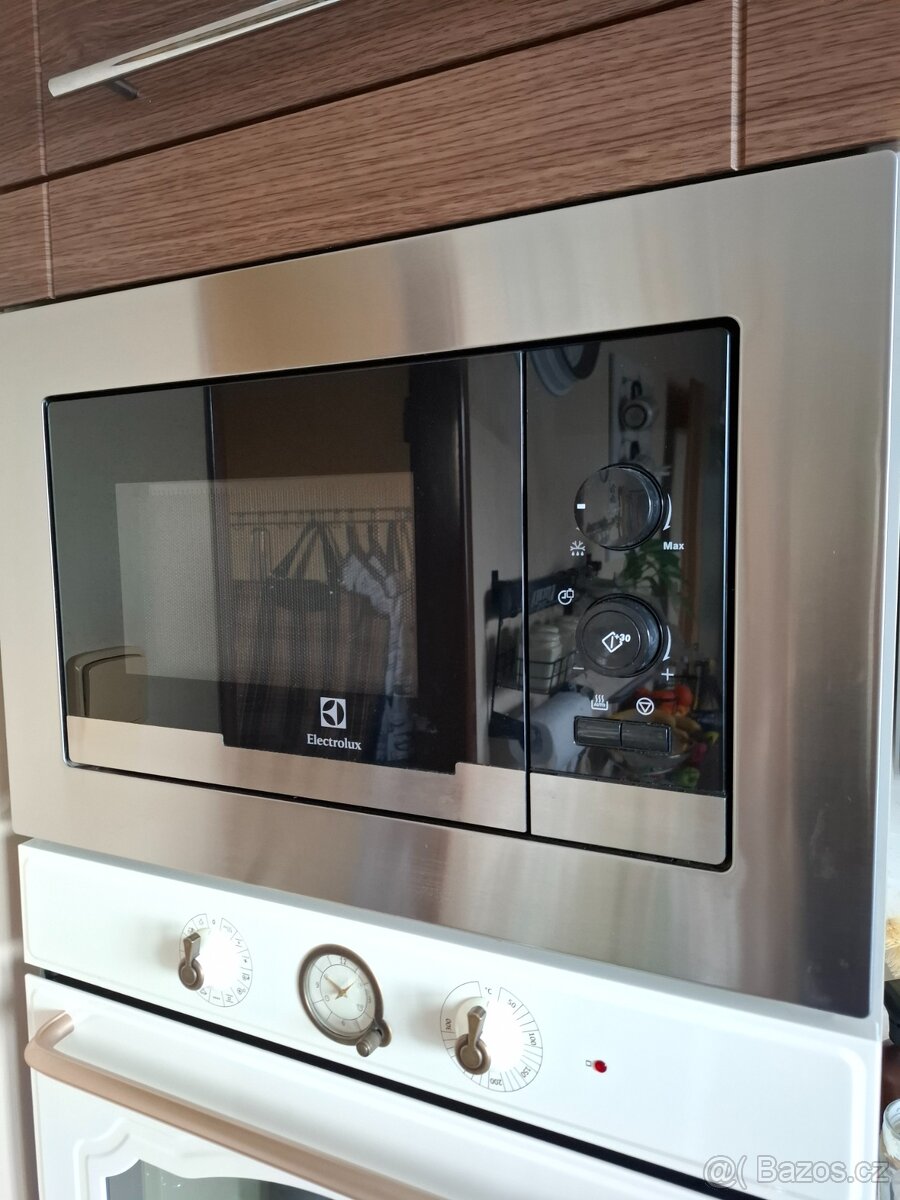 Vestavěná mikrovlnná trouba