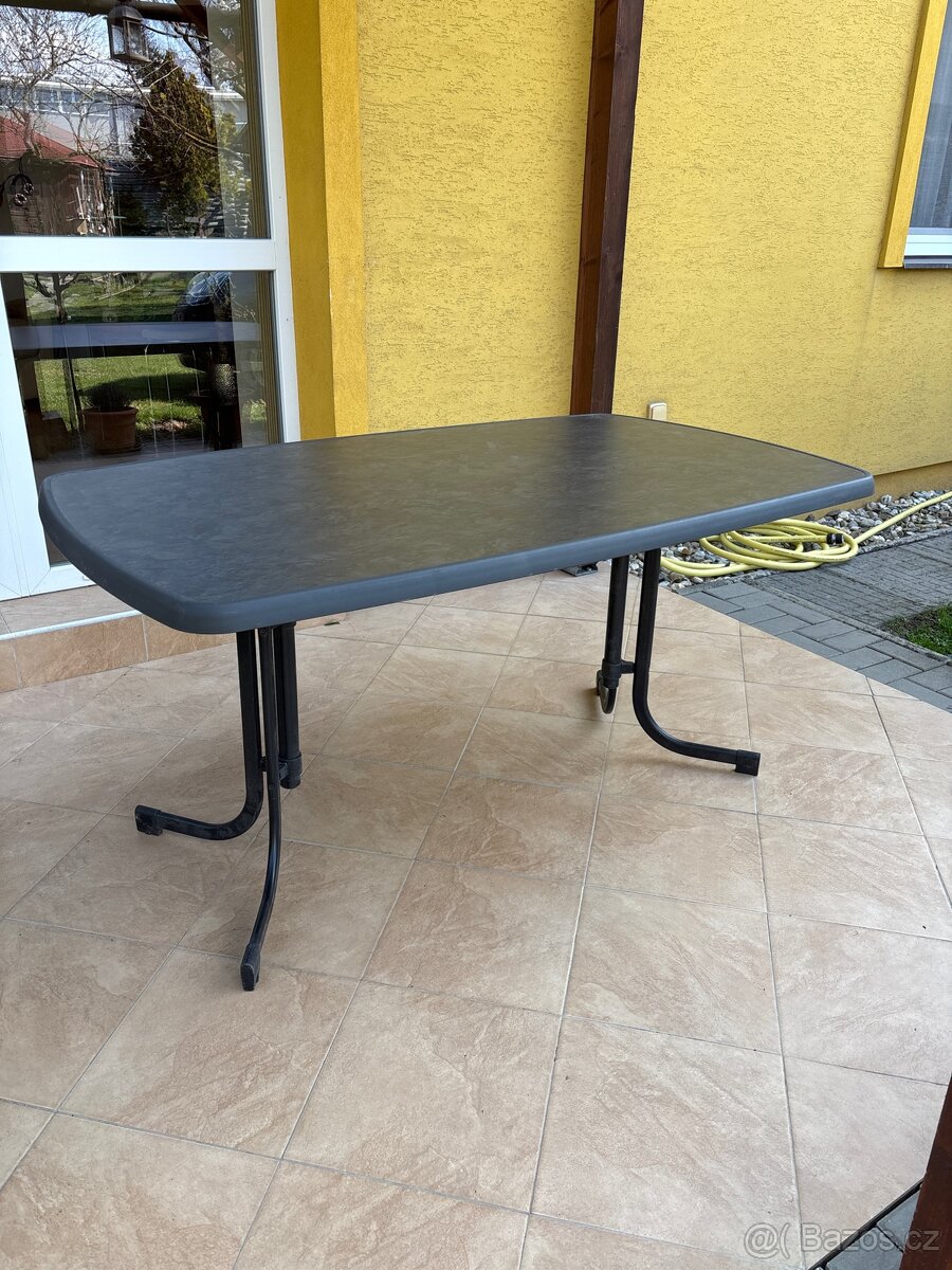 Stůl na terasu skládací