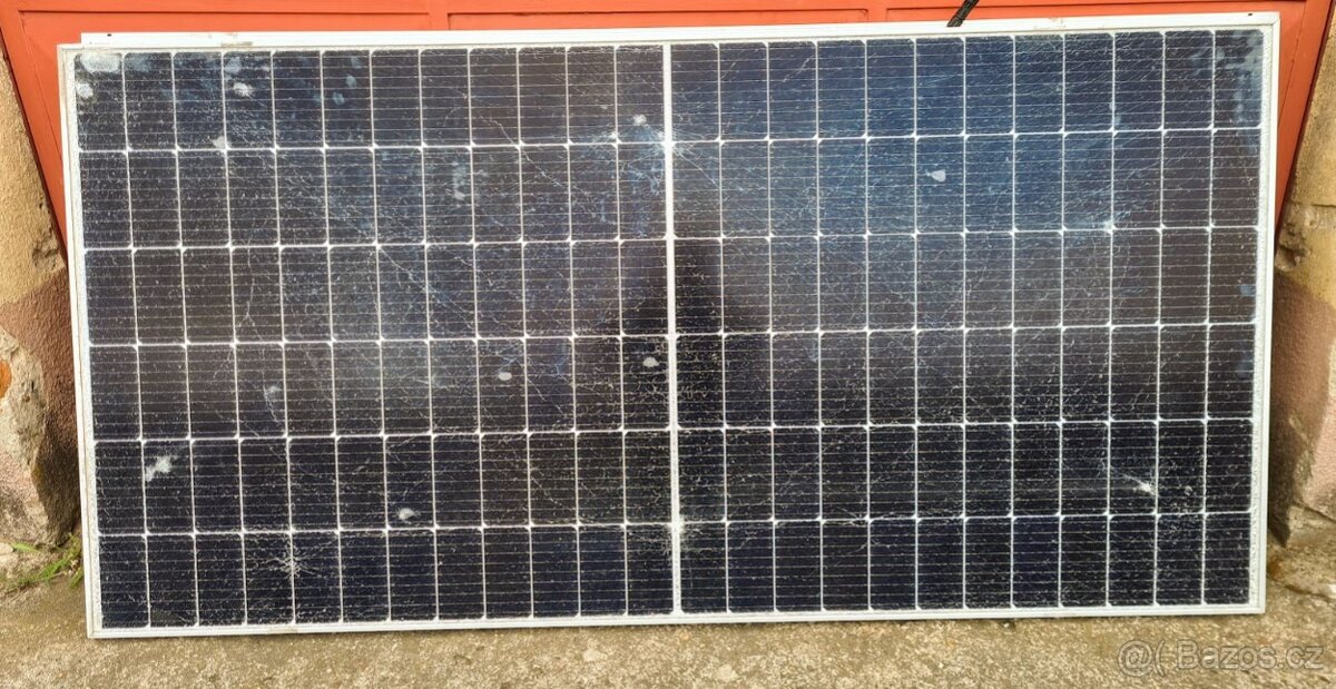 FOTOVOLTAICKÝ PANEL AXITEC 440Wp