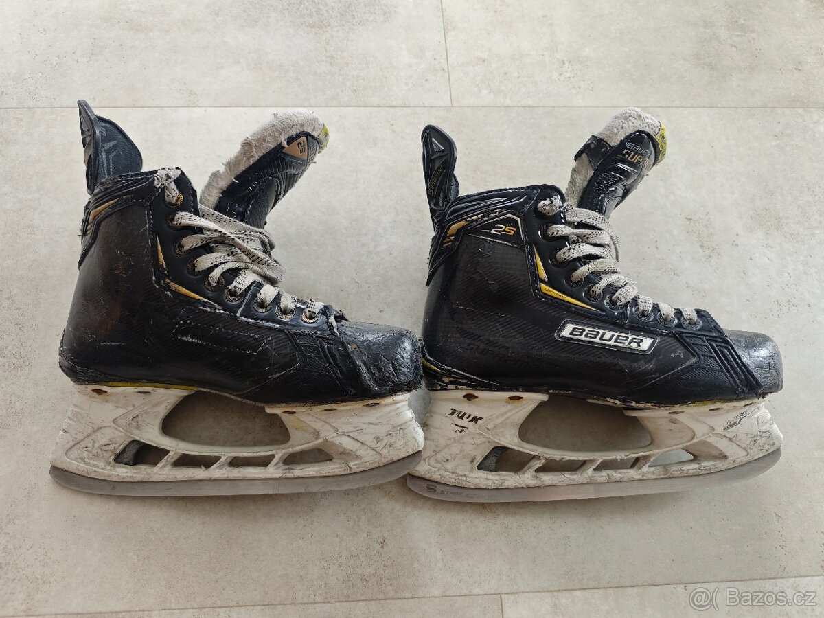 Brusle Bauer Supreme 2s vel. 4 (37.5EUR)