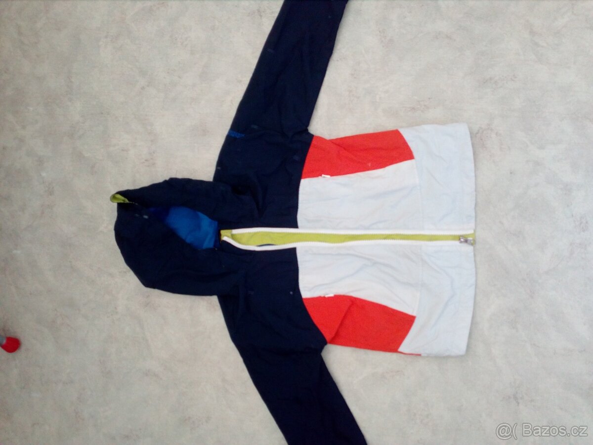 Dívčí jarní/podzimní sportovní bunda s kapucí