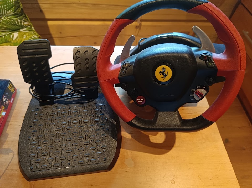 Závodní volant a pedály-XBOX ONE -Ferrari 458 Spider - 2ks