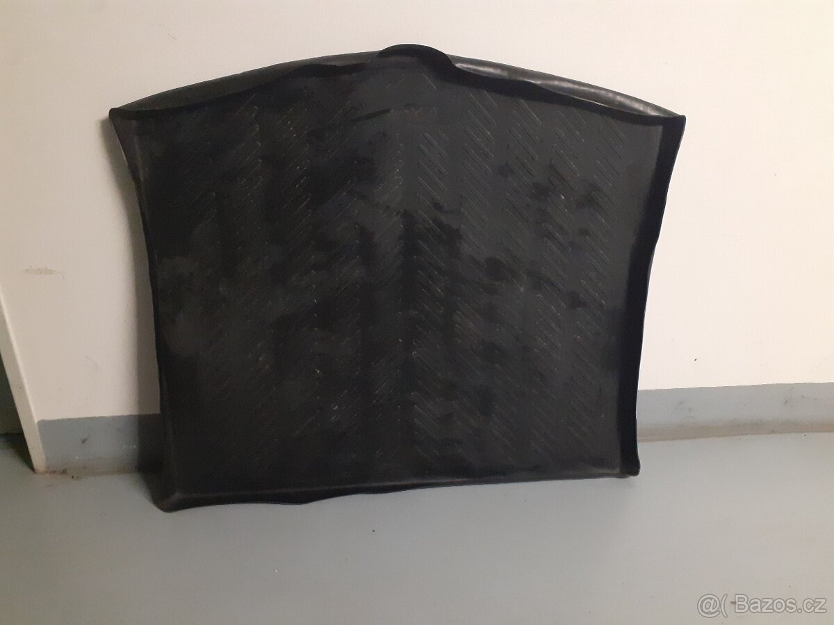 Prodám gumovou vanu do kufru na Mazdu CX5