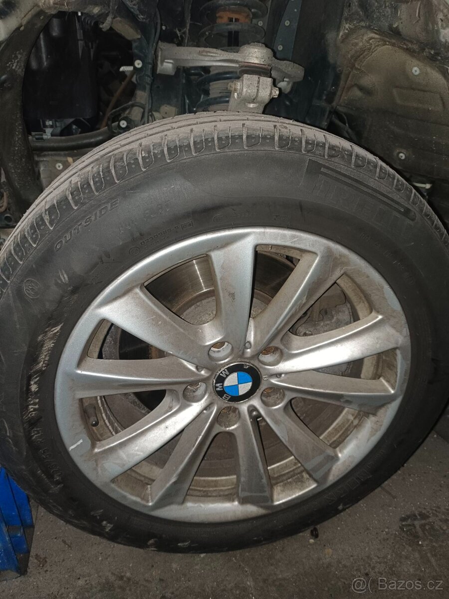 BMW kola F10 F11 pneu Pirelli Cinturato 225/55 R17