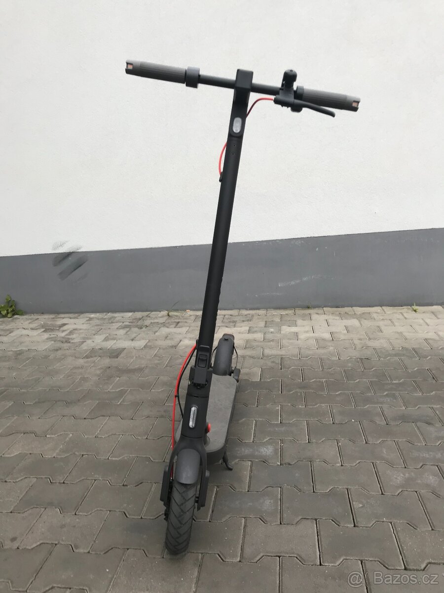Elektrická koloběžka Xiaomi 4 PRO 2nd Gen černá
