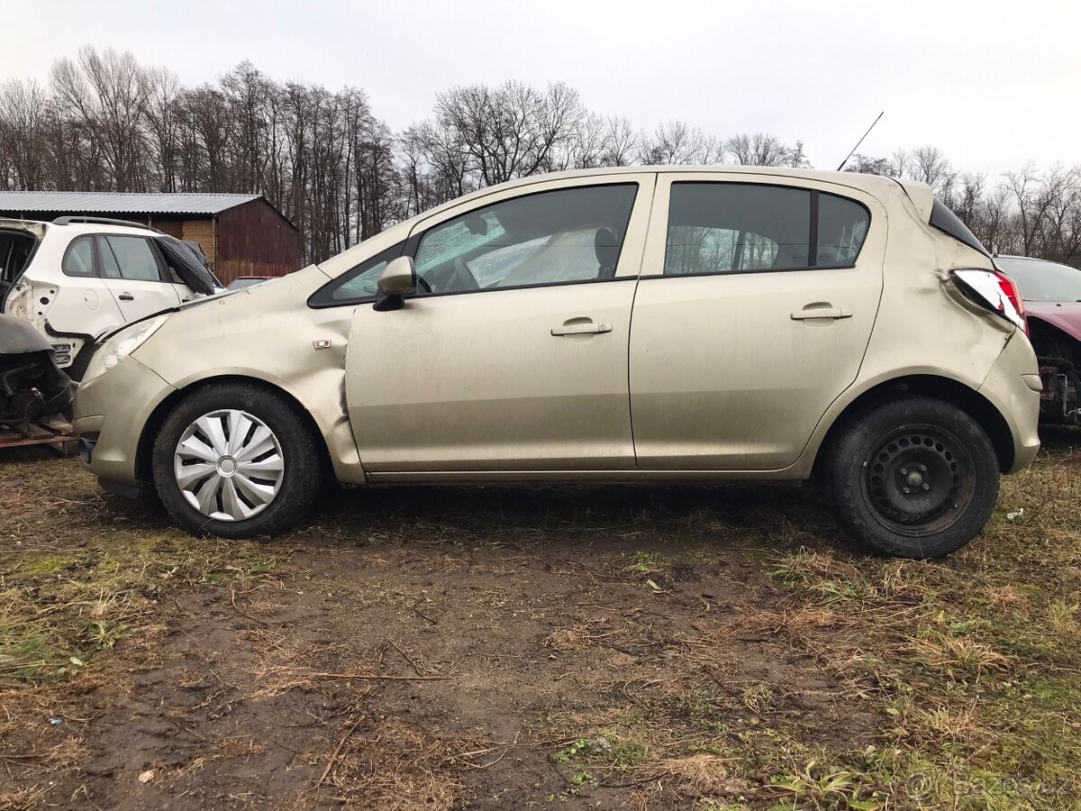 Opel Corsa D 1.2 16V, r.v. 2008 náhradní díly