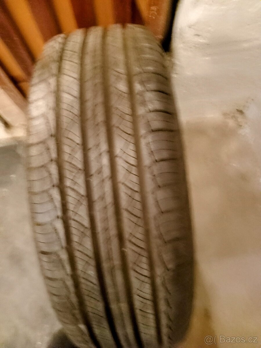 Prodám 1ks Letní pneu Michelin 215 /65 R16 98T..