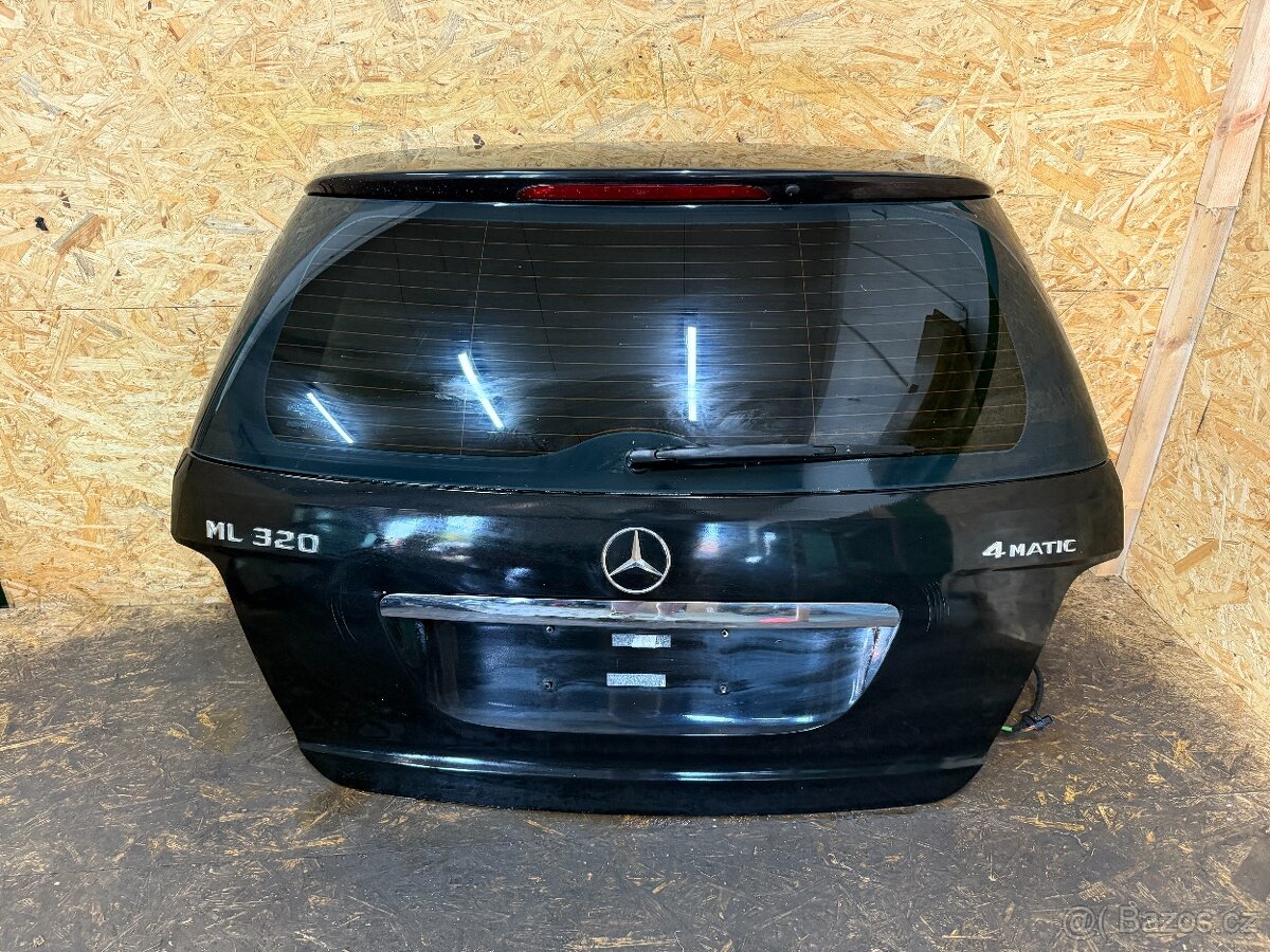NASTROJENÉ PÁTÉ DVEŘE KUFRU MERCEDES W164