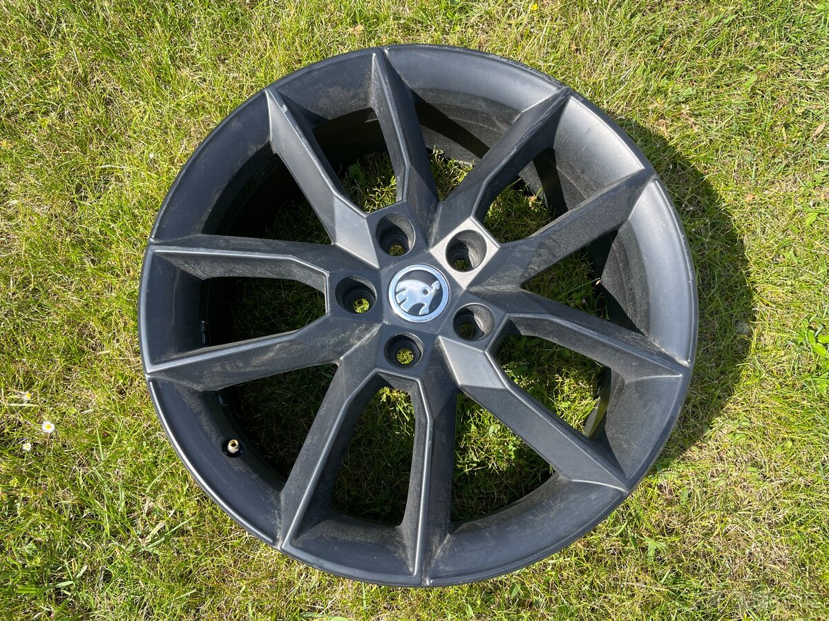1kus alu disk škoda R18