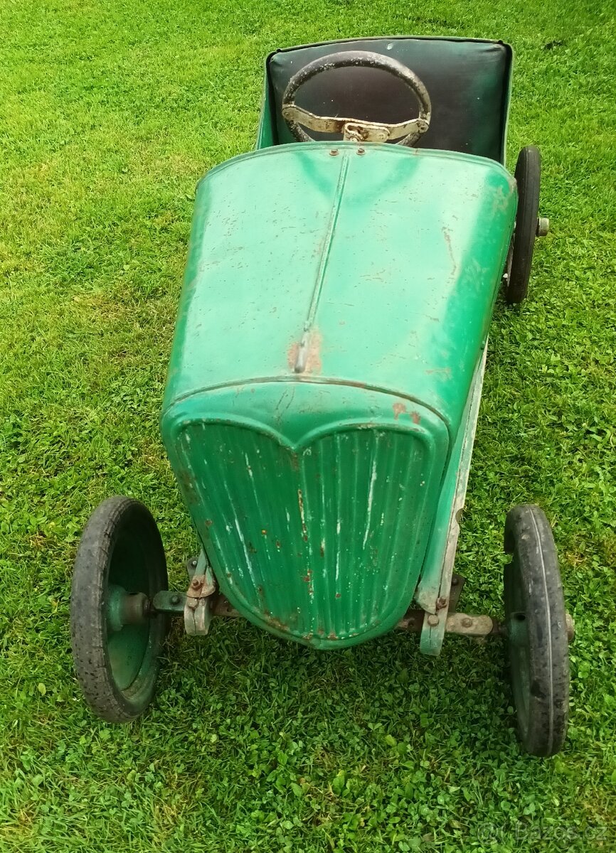 Šlapací auto Praga