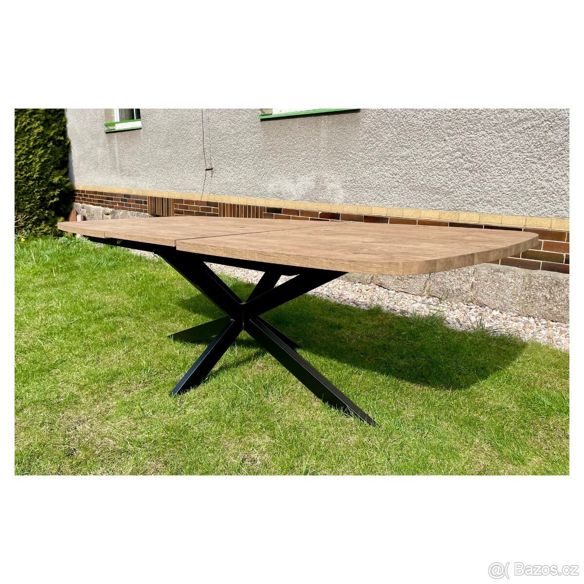 Nerozkládací jídelní stůl – Pavarotti 240 cm – oválný design