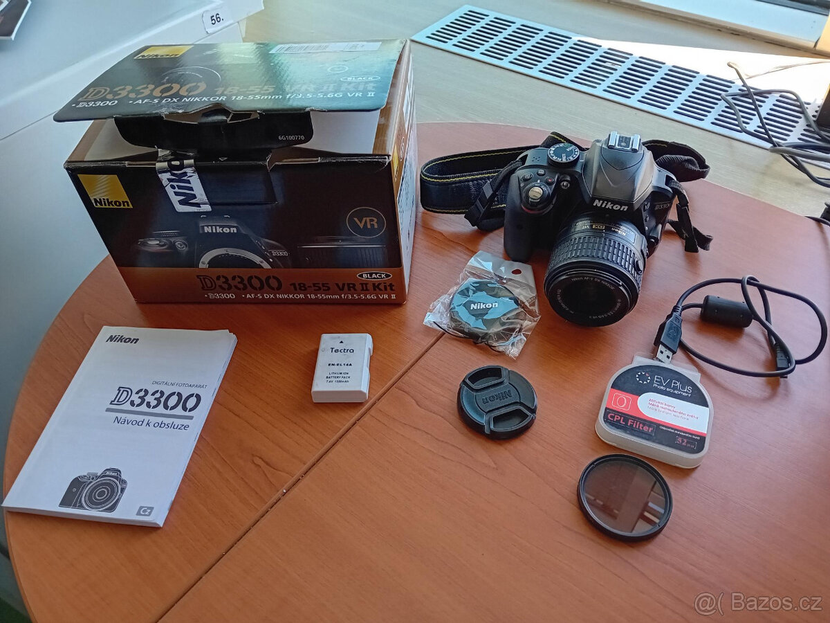 Nikon D3300 s příslušenstvím