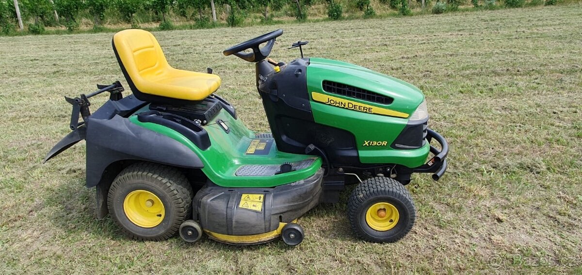 Zahradní traktor sekačka John Deere