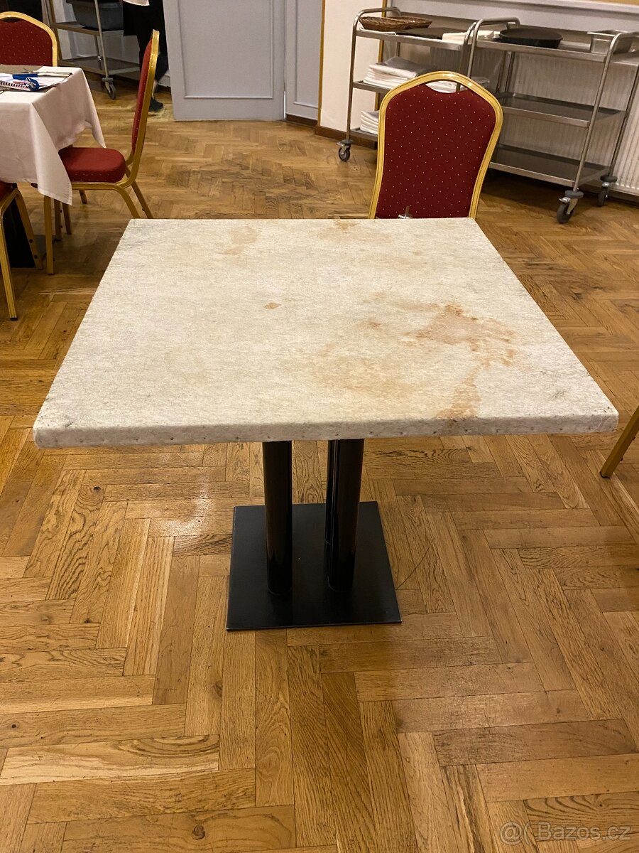 Prodej jídelních stolů