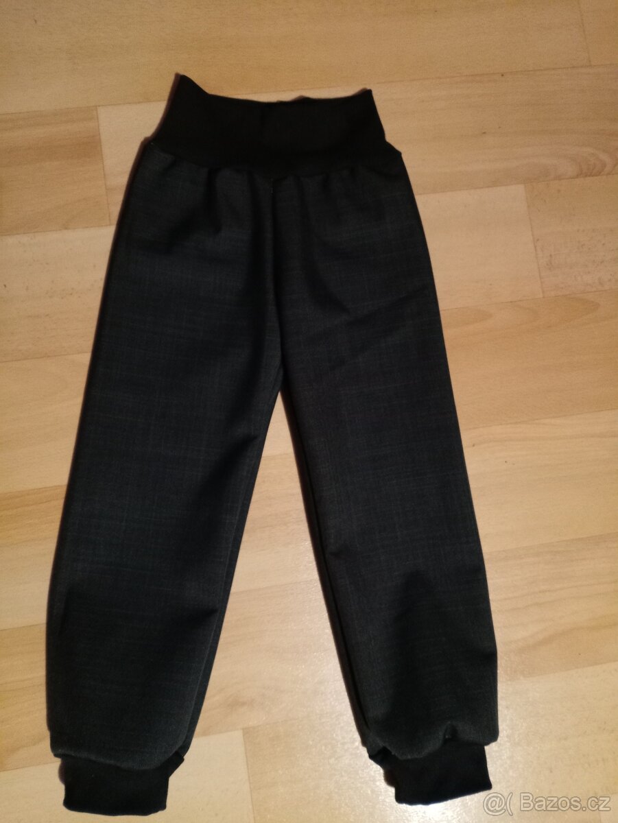 Softshell kalhoty s koziskem