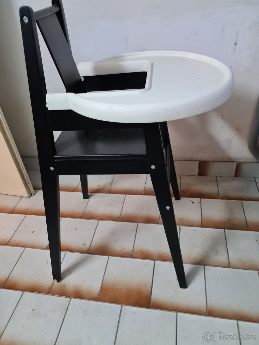 dětská jídelní židlička