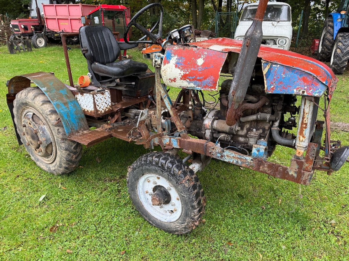 Traktor domácí výroby - motor 1203