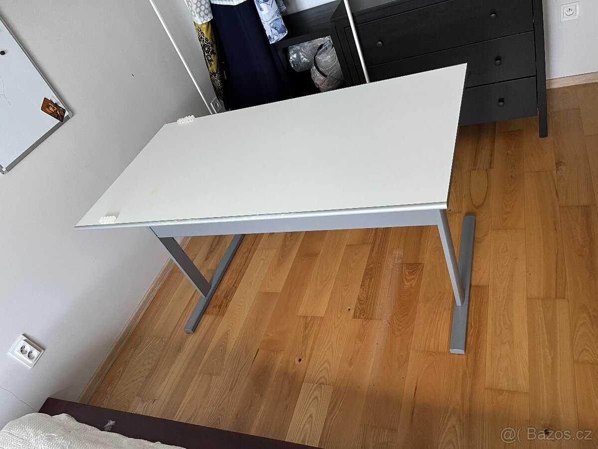Psací stůl IKEA