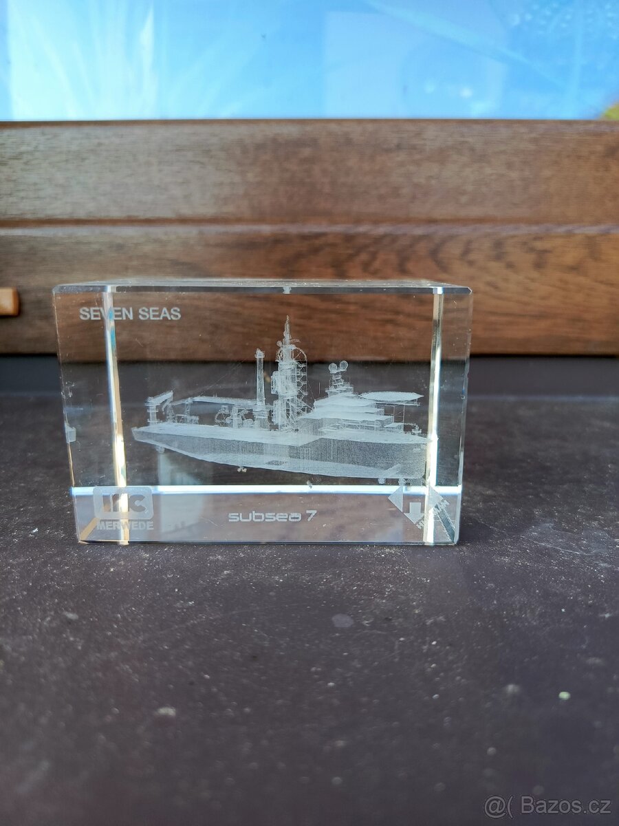 Skleněné těžítko