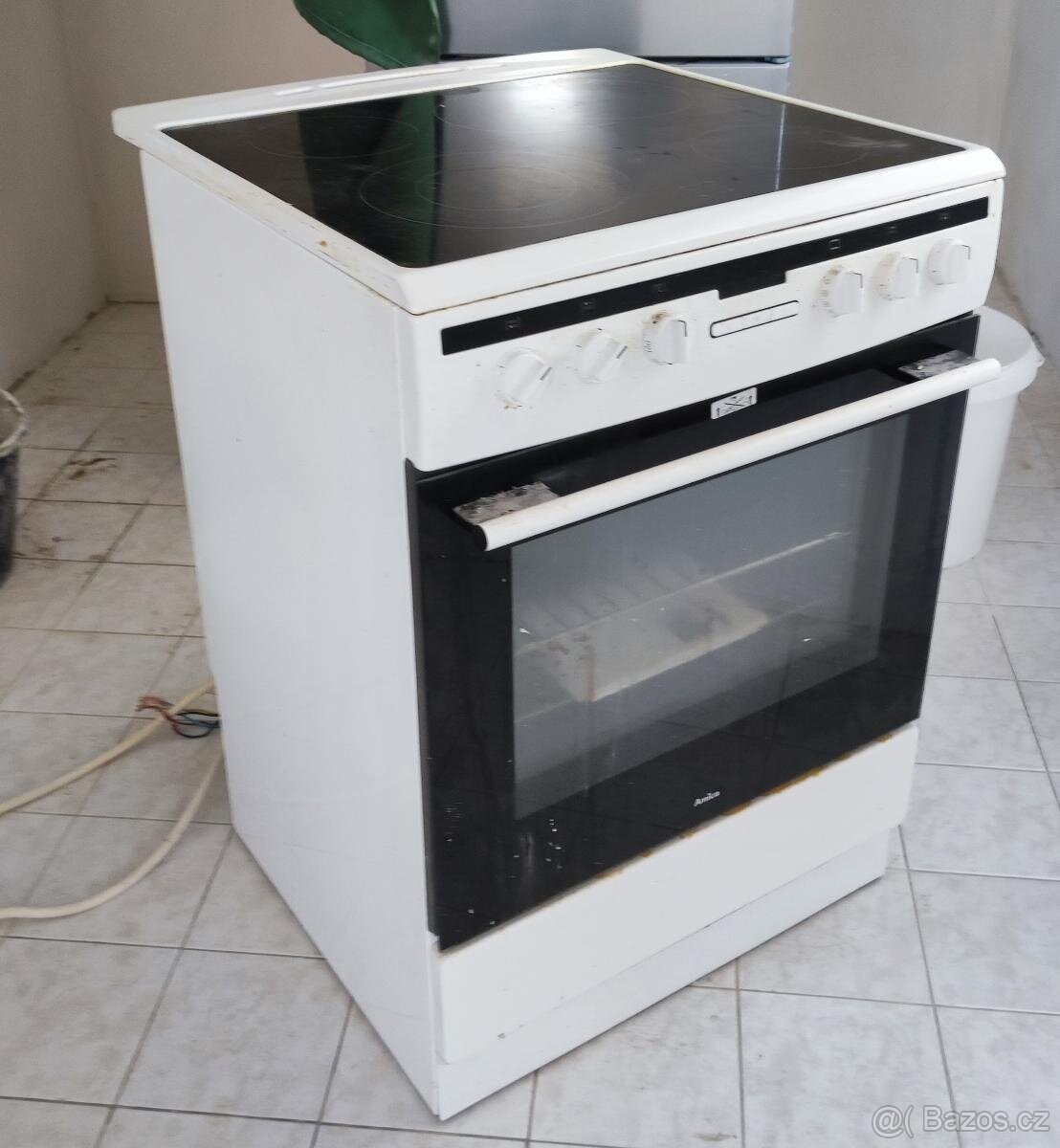 Prodám plně funkční sklokeramicky sporák Amica