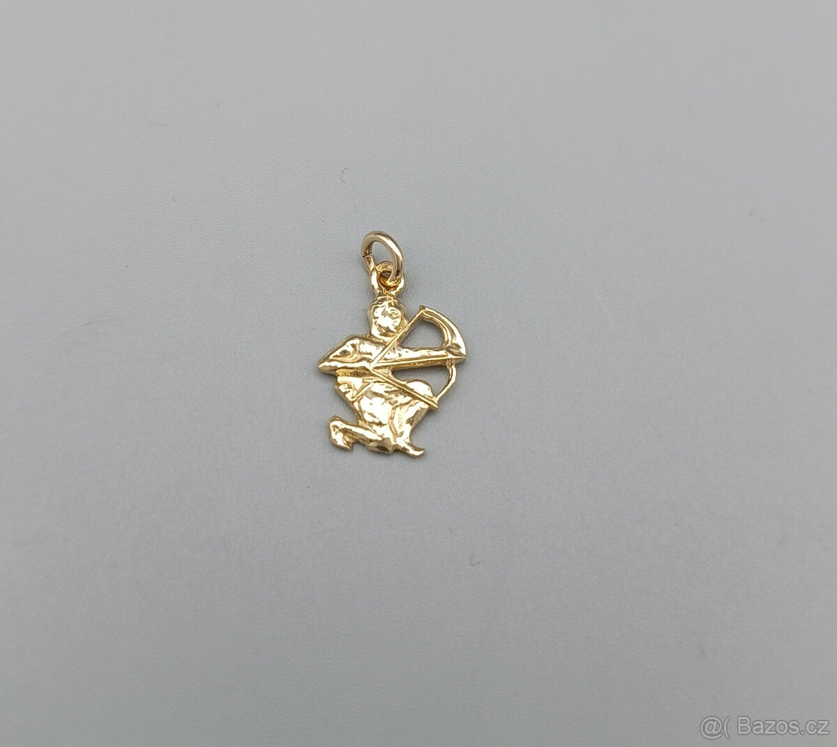 Zlatý přívěsek Střelec 1,00g, 14 kt, 585/1000