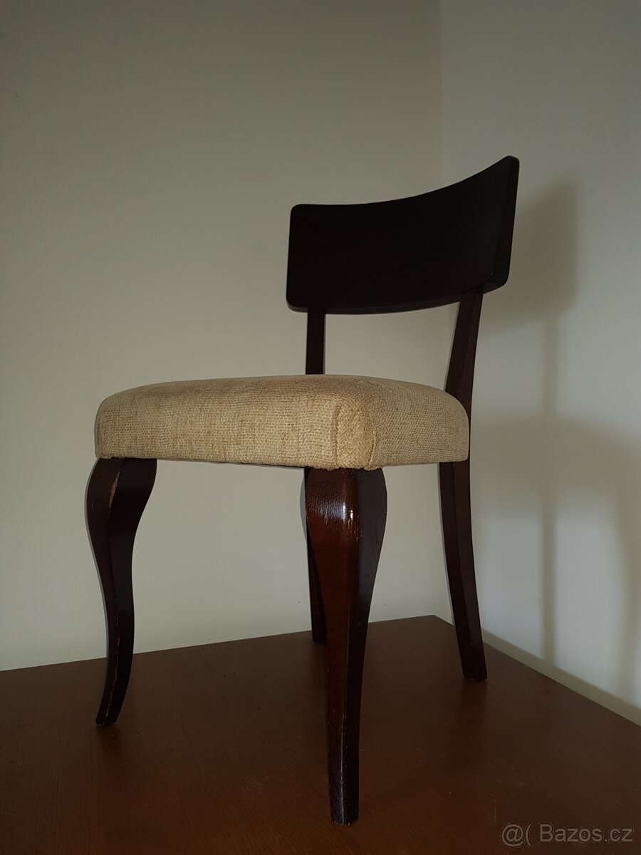 Starožitná židle - po renovaci material Dub