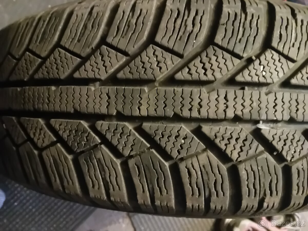 Prodám Sadu pneu 185/65/15 Semperit Zimni