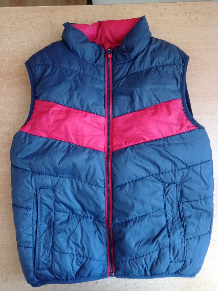 Oboustranná vesta chlapecká  zn.C&A vel. 116/122