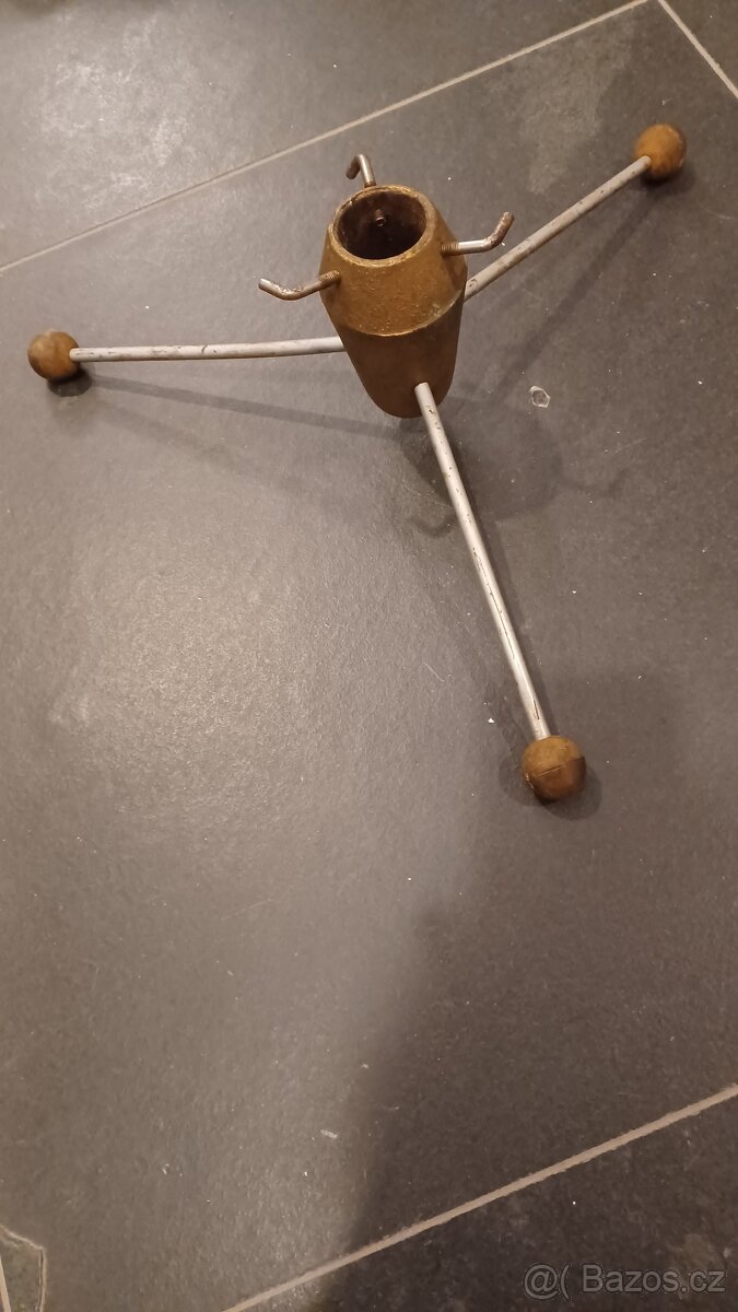 Prodám stojan na vánoční stromek.