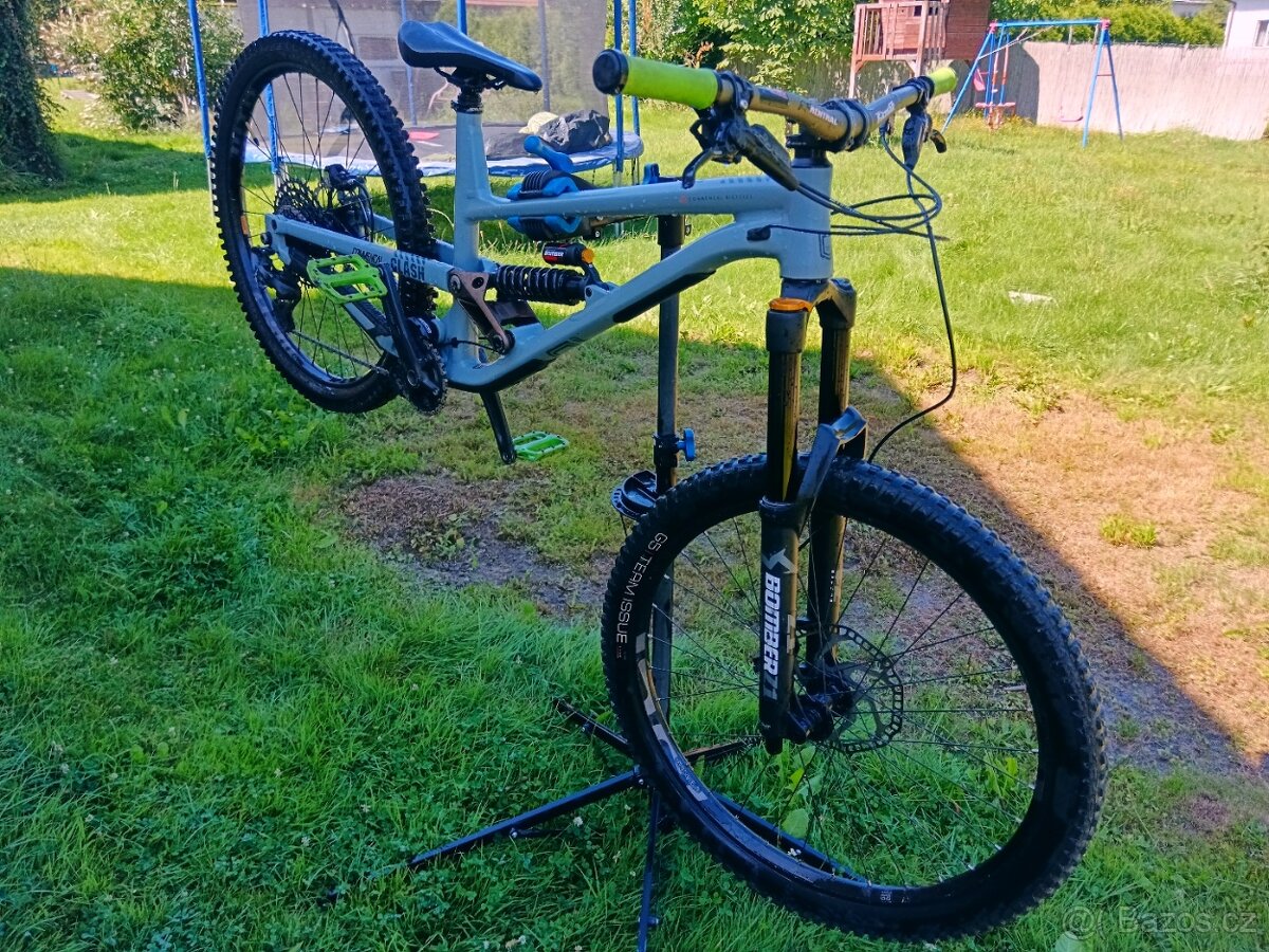 Commencal clash 2021 v2 možná sleva