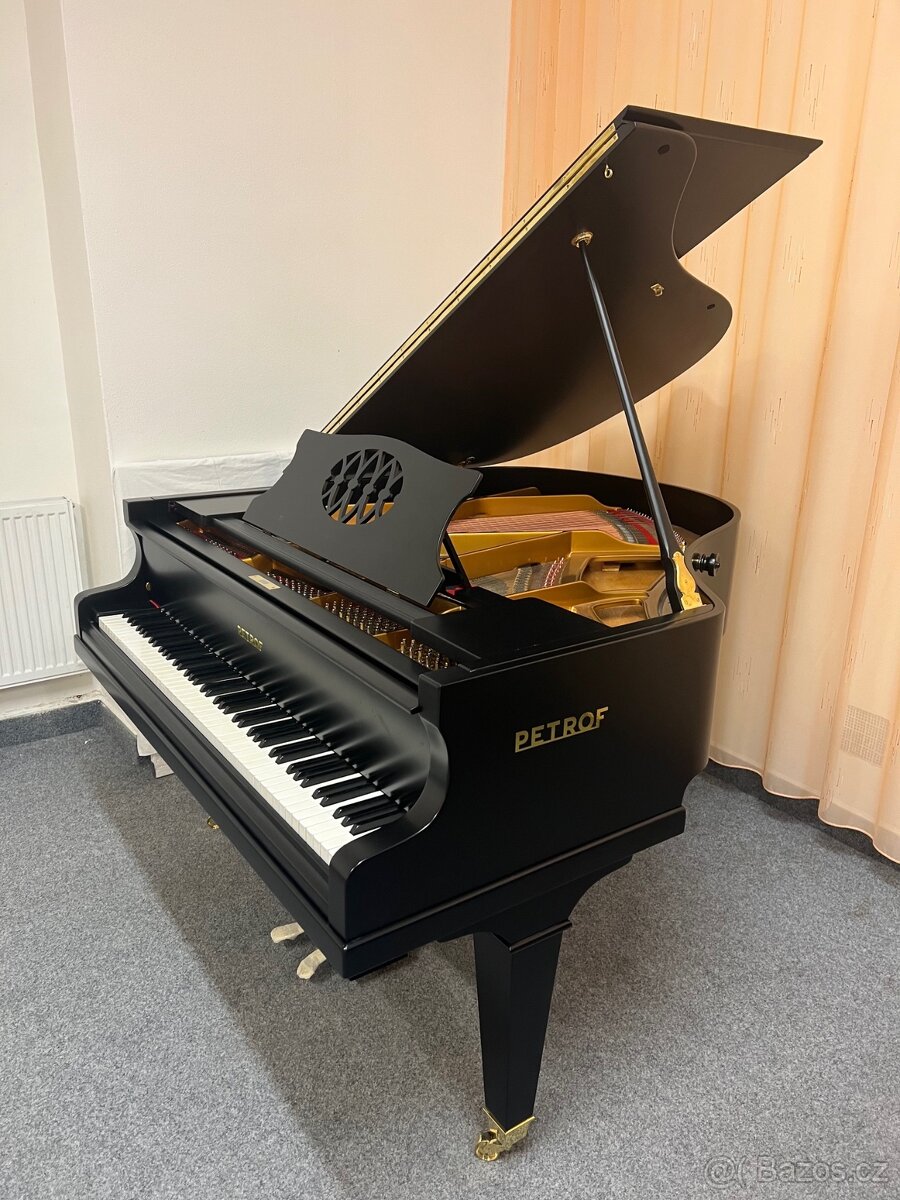 Klavír - černé křídlo Petrof vel. V 103KC