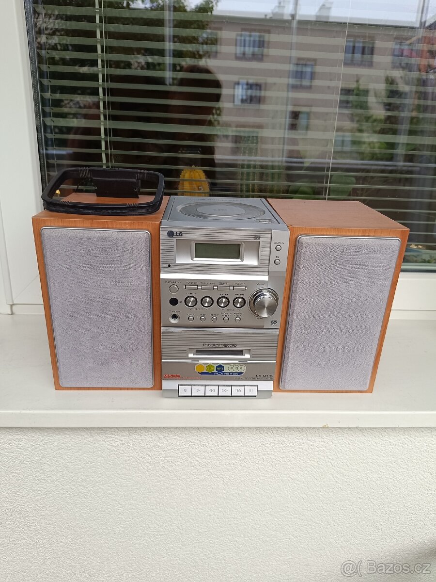 Prodám mikrosystém, malou věž zn. LG