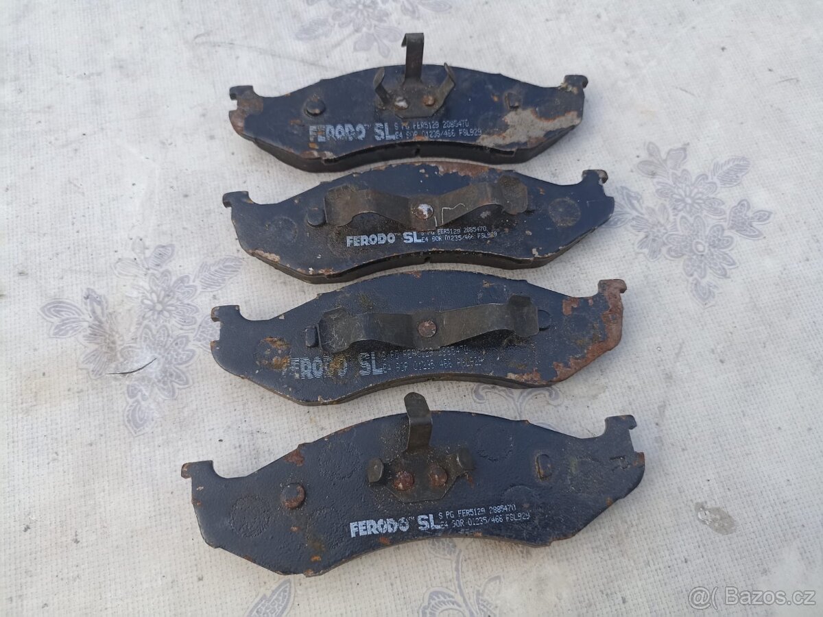 sada předních brzdových desek pro jeep kia