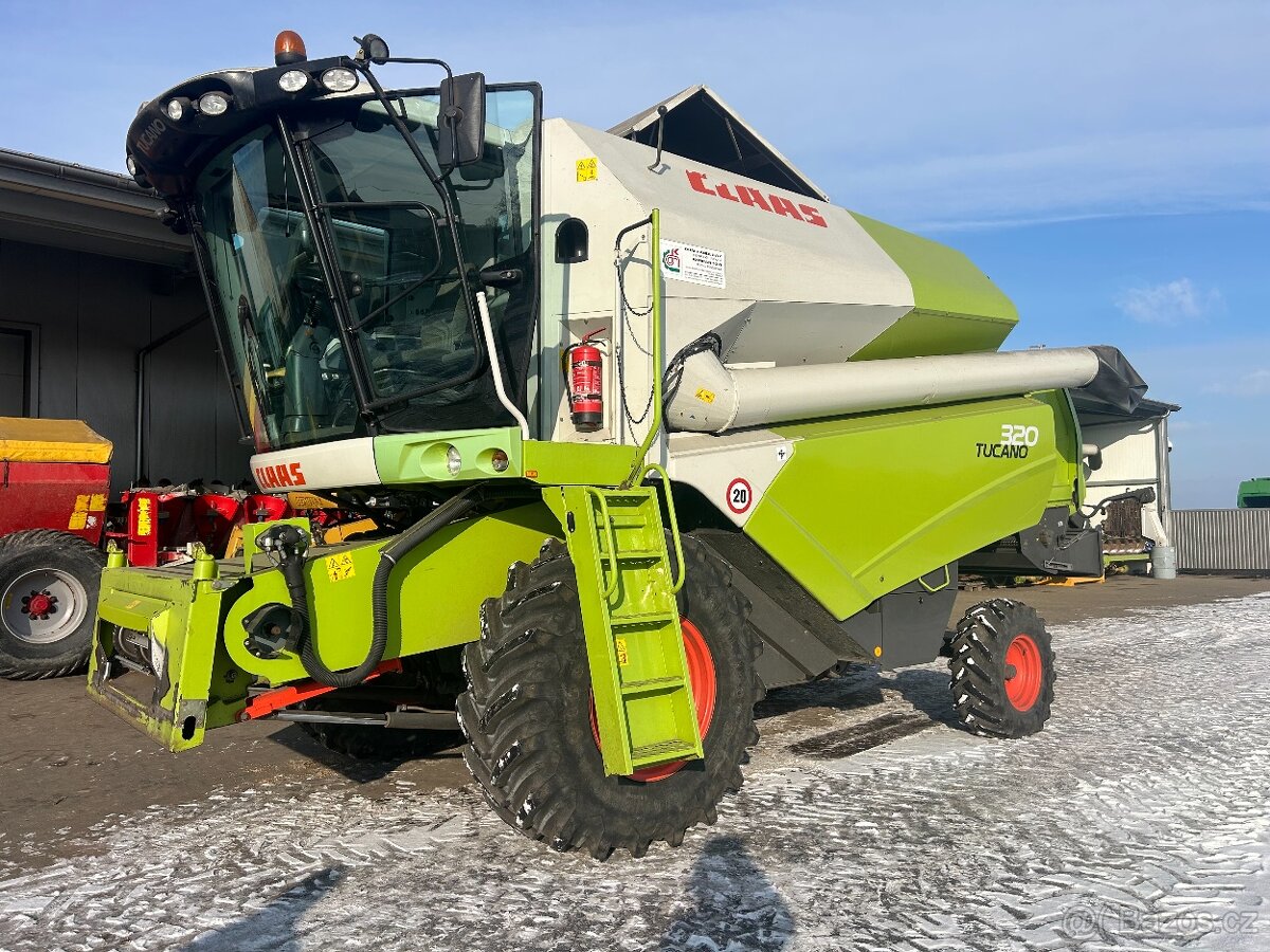 Sklízecí mlátička Claas Tucano 320