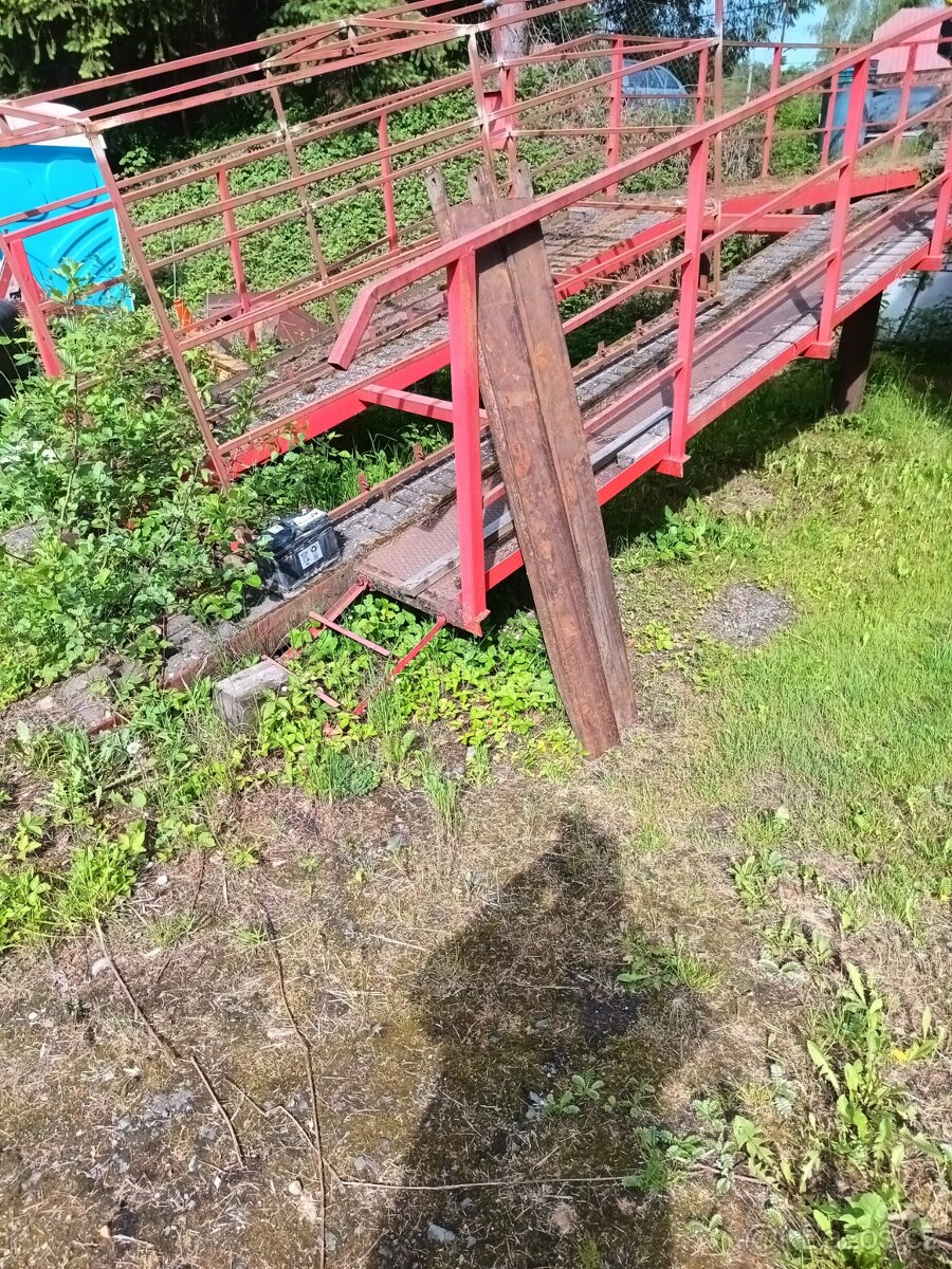 Ocelová rampa na Auto