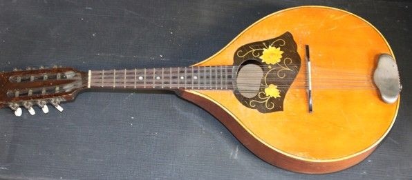 zachovalá mandolina portugalský model s vynikajícím dohmatem