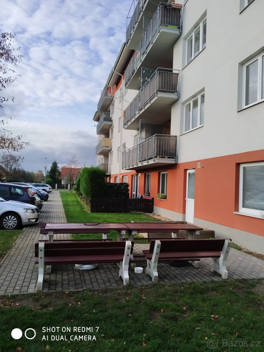 Pronájem bytu 1+kk s balkonem v Opatovicích n/Labem